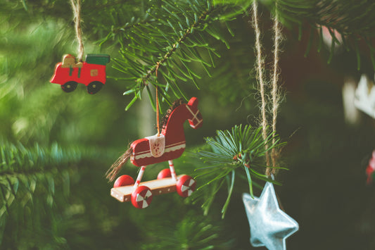 How to Decorate a Christmas Tree